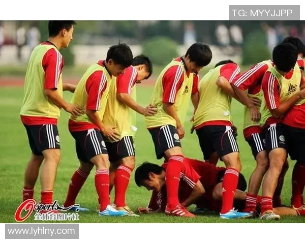 2004年中国足球队与意大利队激战回顾及精彩瞬间分析